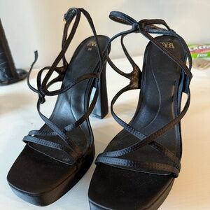 CHUNKY PLATFORM SANDALS